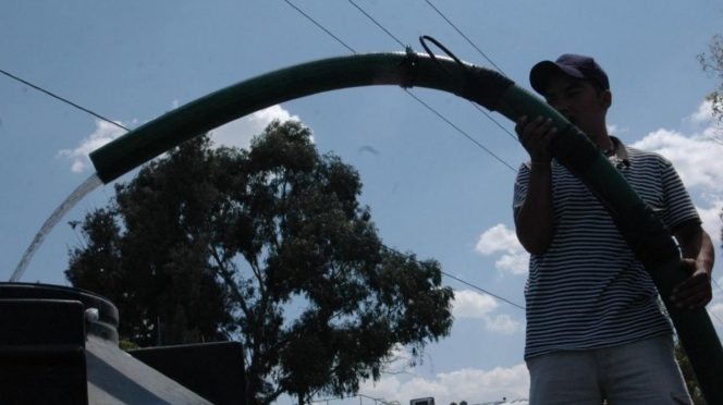 Edo. Méx. : Perforan 24 pozos para resolver crisis de agua en Ecatepec. (Excélsior)