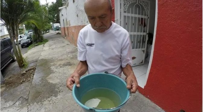 Jalisco: Afirma el SIAPA que cambio de color en el agua se debe a sustancias usadas para potabilizarla. (Informador)