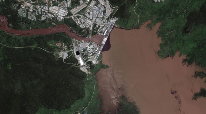 Etiopía y Egipto: La controvertida presa del Nilo empieza a llenarse de agua. (El País)