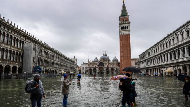Venecia: cómo funcionan las 78 barreras móviles para proteger a la ciudad de las inundaciones (BBC)