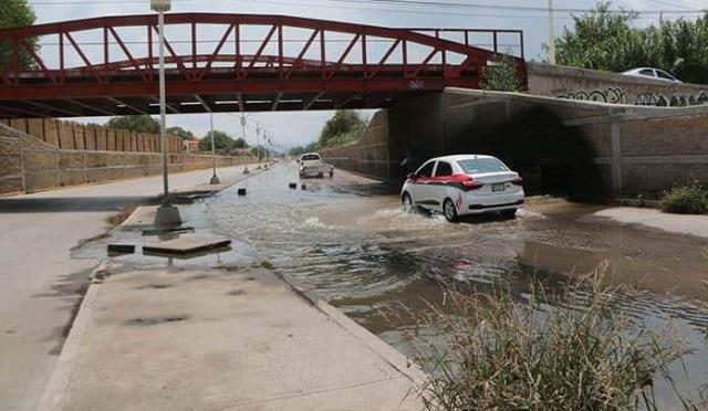 SLP: Agua negra encharca al río Santiago (Pulso)