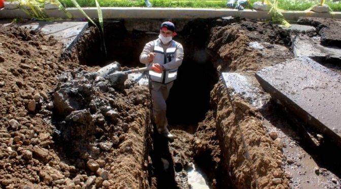 Durango: AMD desazolva y limpia la red de alcantarillado (El Sol de Durango)