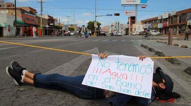 San Luis Potosí: Bloquean Himno Nacional; exigen agua en sus casas (Pulso SLP)