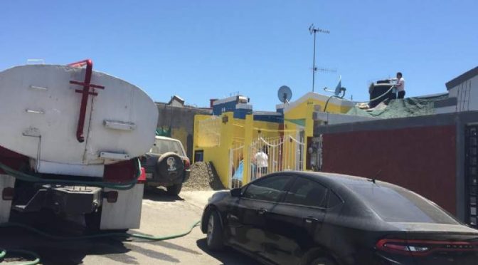 Baja California: Sigue abastecimiento de agua con pipas (El Vigia)