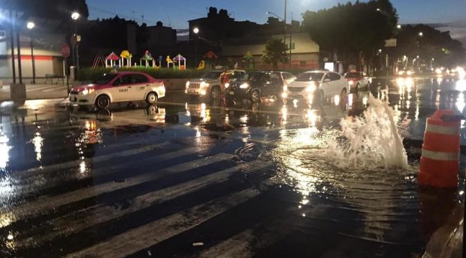 CDMX: Fuga inunda carriles de Eje Central (Milenio)