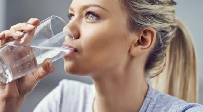 España: Hidratación: agua, agua y más agua (EFE: Salud)