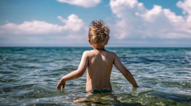 España:¿Por qué en verano cogemos frío en el agua? (Tiempo)