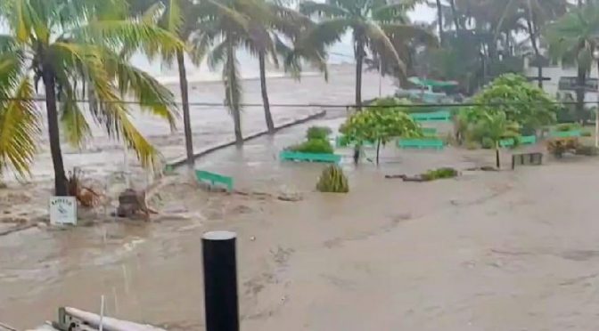 ‘Hernán’ desborda ríos en La Huerta y Cihuatlán (NTR)