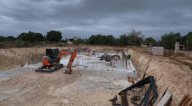 Las obras del depósito regulador de Petra permitirán que el agua potable llegue a Manacor (Mallorca)