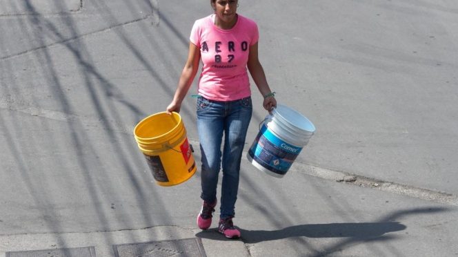 Edomex: Sin agua 300 mil habitantes de Ecatepec; CFE corta luz en pozos (Excelsior)