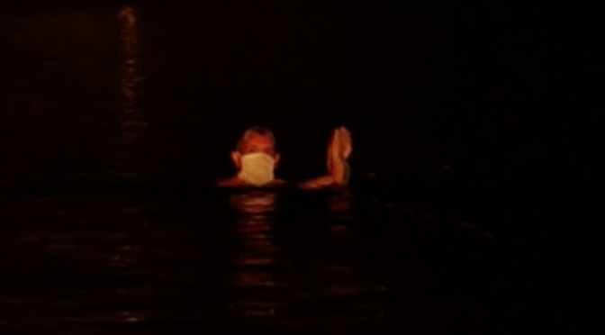 Venezuela: Ante la escasez de agua, un grupo de venezolanos construyó un sistema de canalización desde de un túnel de carretera inundado (Info BAE)