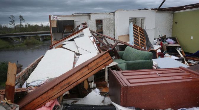 Cerca de 8 millones de personas están bajo vigilancia de inundaciones repentinas mientras la depresión tropical Laura avanza por el Centro-Sur de EE.UU. (CNN)