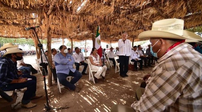 AMLO acuerda plan con Yaquis para resolver problema de tierra y agua en Sonora (Televisa)