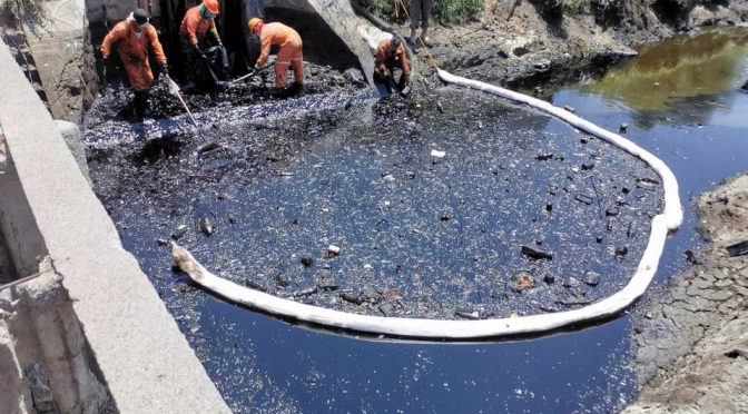 Pemex debe acelerar limpieza en canales por fuga de ducto en Juandho (Milenio)