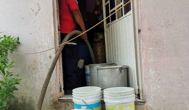 Tabasco: “No hay ni para lo indispensable”; protestan colonos de Gaviotas por falta de agua (El Heraldo de Tabasco)