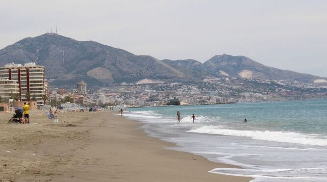 España: Málaga bate su récord de temperatura del agua, con más de 26 grados en la playa de Fuengirola (Málaga Hoy)