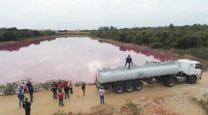 Laguna Cerro: extraen 22 mil litros de agua para ensayo de remediación a mayor escala (La Nación)