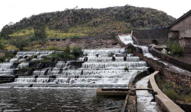 San Luis Potosí: Inició desfogue de agua de la Presa San José ante la presencia de lluvias (El Universal)