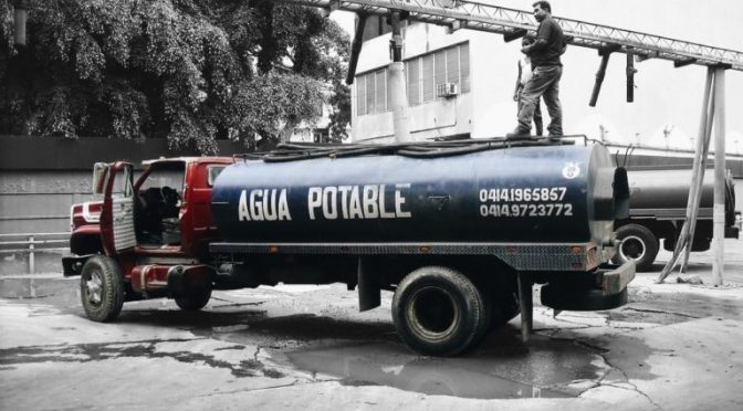 El absorbente oficio de vivir sin agua (Cinco 8)