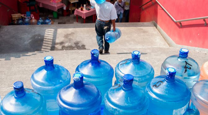 CDMX: Aumenta gasto por consumo de agua embotellada (am de Querétaro)