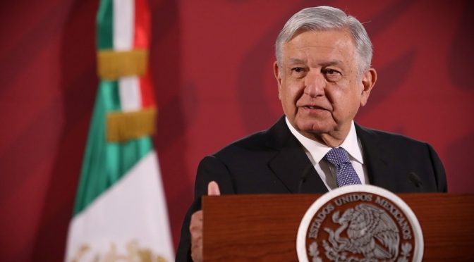 Exhibe AMLO a políticos que buscan controlar el agua en Chihuahua (La Jornada)