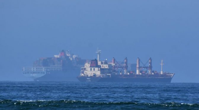 México: Buque abandonado con combustible hace agua en bahía mexicana (Yahoo)