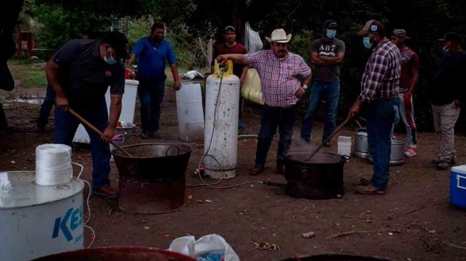 Chihuahua: Campesinos instalan retenes en carretera por conflicto por el agua (Excelsior)