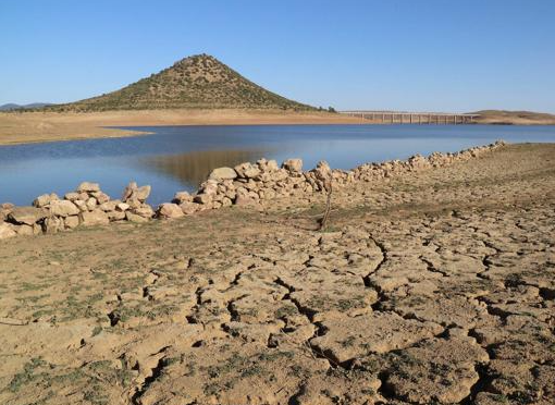 España: El agua embalsada en la región cae un 32% respecto a la media de la última década (Hoy)