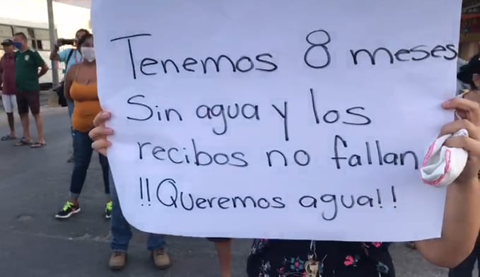 Colonos hacen pública la falta de agua y cierran paso al puente Superior en Mazatlán ( Linea Directa)