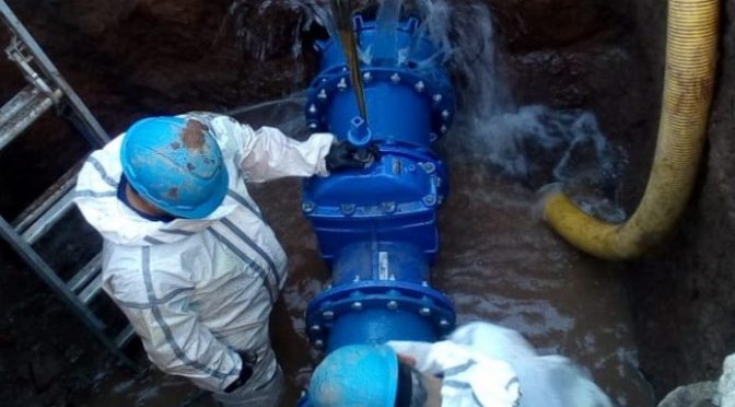 AySA cambió una válvula de agua en San Fernando (Que pasa web)