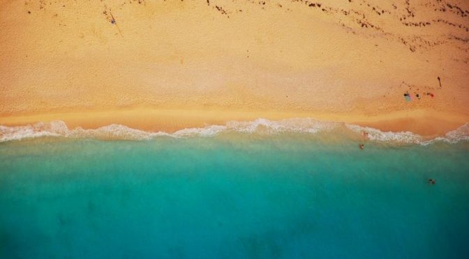 EE.UU.: Encuentran rastros de Covid-19 en muestras de agua de playa (El Heraldo de México)