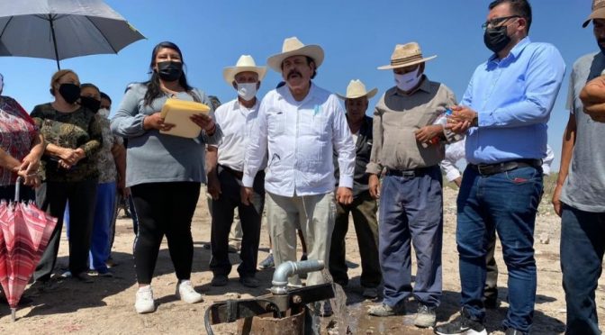 Coahuila: Entrega Armando Guadiana Pozo de Agua en Ejido Lagunero (El Heraldo de México)