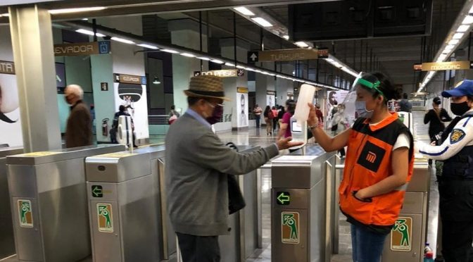 CDMX: Metro de CdMx niega repartir agua en lugar de gel antibacterial a usuarios (Milenio)