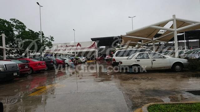 Ante la alerta por ”Delta” la población se abastece de agua y alimentos en Mérida (Yucatán)