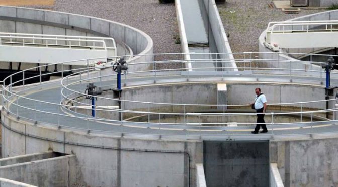 España: La Agencia Catalana del Agua observa un gran rastro de la covid en las aguas residuales (El País)