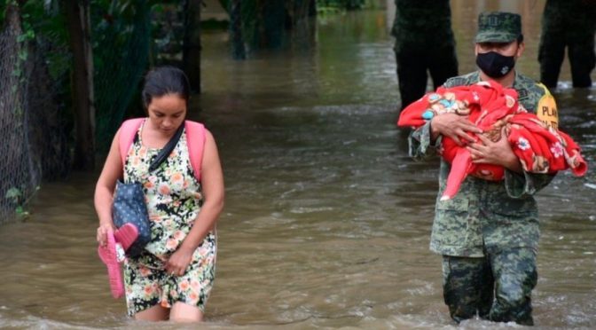 (Tabasco) Tabasco bajo el agua: para salvar a Villahermosa, AMLO desvía un río afectando a otros pueblos y llueven las críticas (Clarin Internacional)