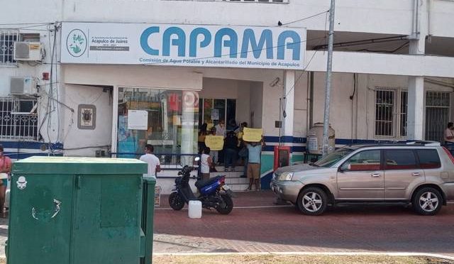 Guerrero: Protestan en CAPAMA y el Ayuntamiento por falta de agua (El Sol de Acapulco)