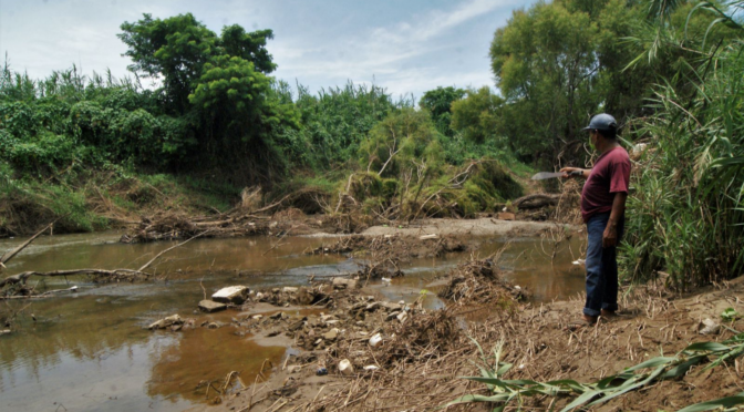 Tehuantepec – Abandono convirtió al río Los Perros en un riesgo latente de inundaciones para pueblos del Istmo de Oaxaca (El Universal Oaxaca)