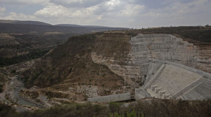 Jalisco-Luz verde a la presa de El Zapotillo: tres pueblos se salvan de la desaparición (El País)