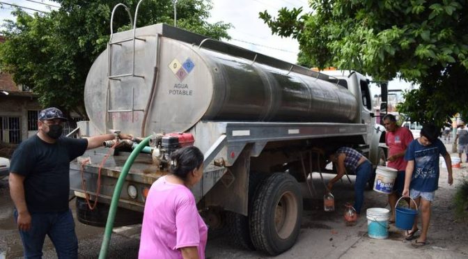 Sinaloa-Por desabasto, envían agua en pipas a las colonias de Mazatlán (El Sol)