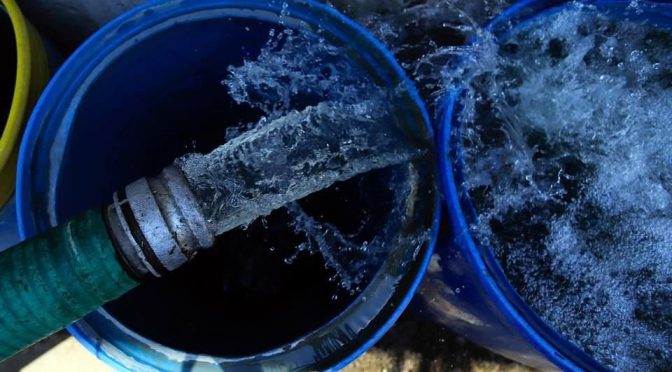 Ciudad de México-Investigan a empresa por condicionar pipas de agua (Reforma)