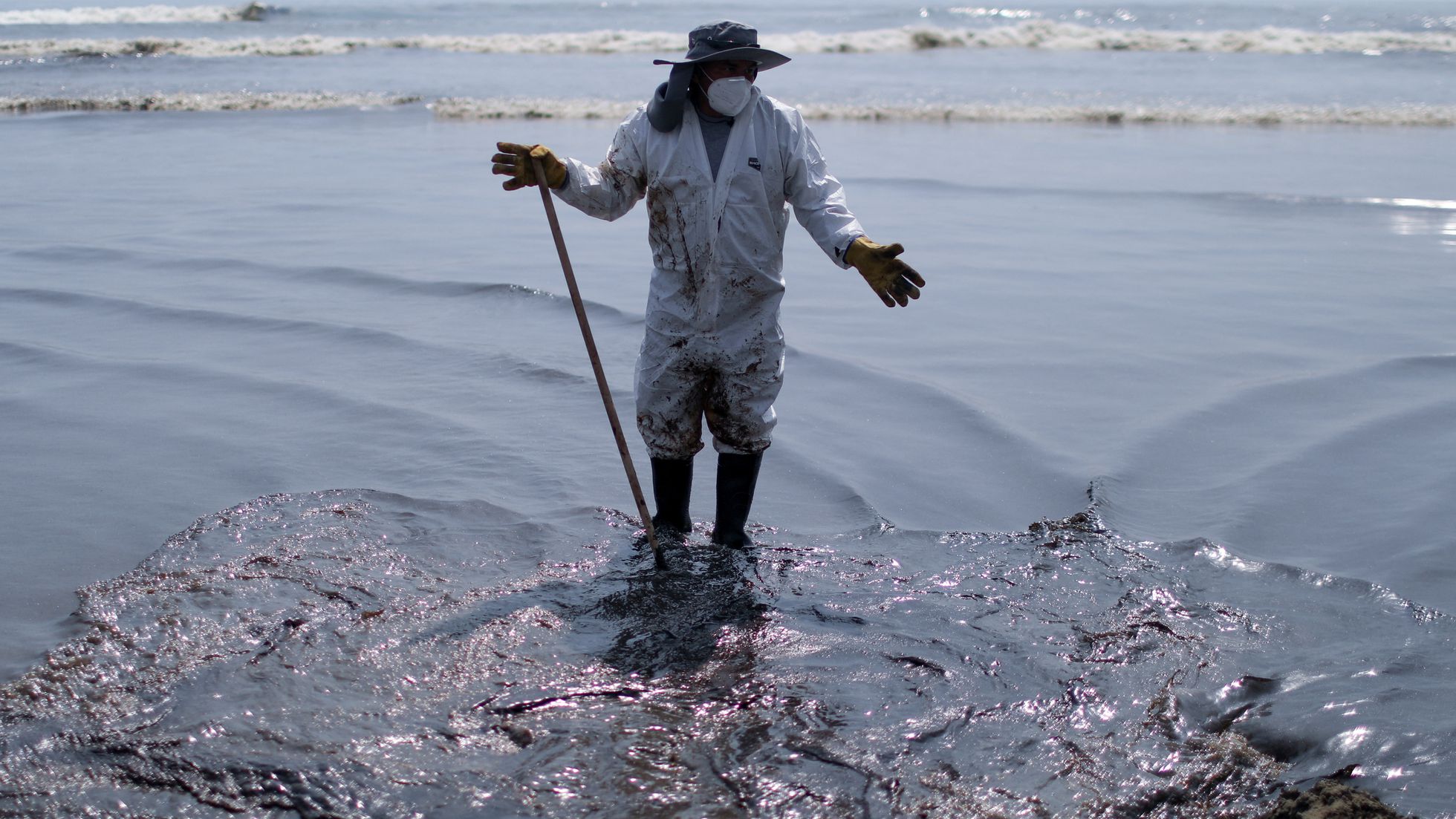 Mundo-Un derrame de petróleo en el mar contamina dos reservas naturales en Perú (El País)