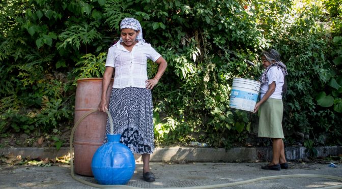 El Salvador-Lo que cuesta cada gota de agua a las mujeres en Panchimalco (El País)