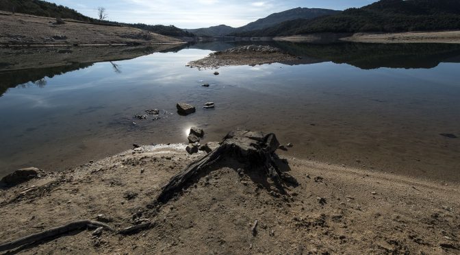 España-La falta de lluvias y el descenso del agua embalsada acrecientan el miedo a la sequía en España (El País)