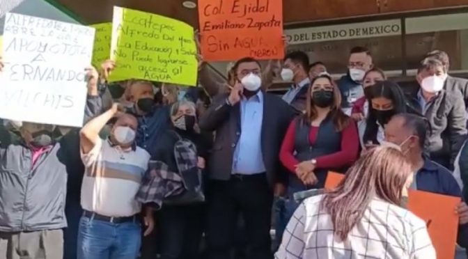 Estado de México-Vecinos de Ecatepec protestan por falta de agua; alcaldía denuncia “huachicoleo” (Proceso)