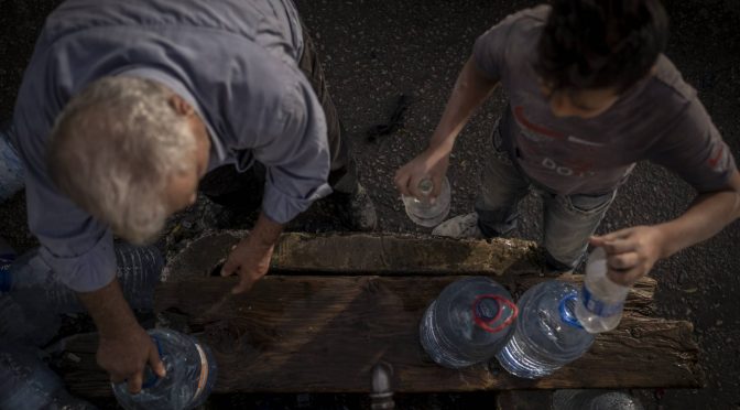 Mundo-Un sistema público de agua al borde del colapso (El País)