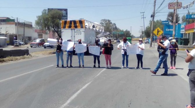 Ecatepec-Vecinos bloquean la carretera Texcoco-Lechería para exigir agua en Ecatepec (Milenio)