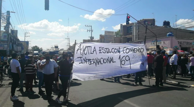 México – Vecinos bloquean carretera México-Puebla por falta de agua potable en Ayotla (El Universal)