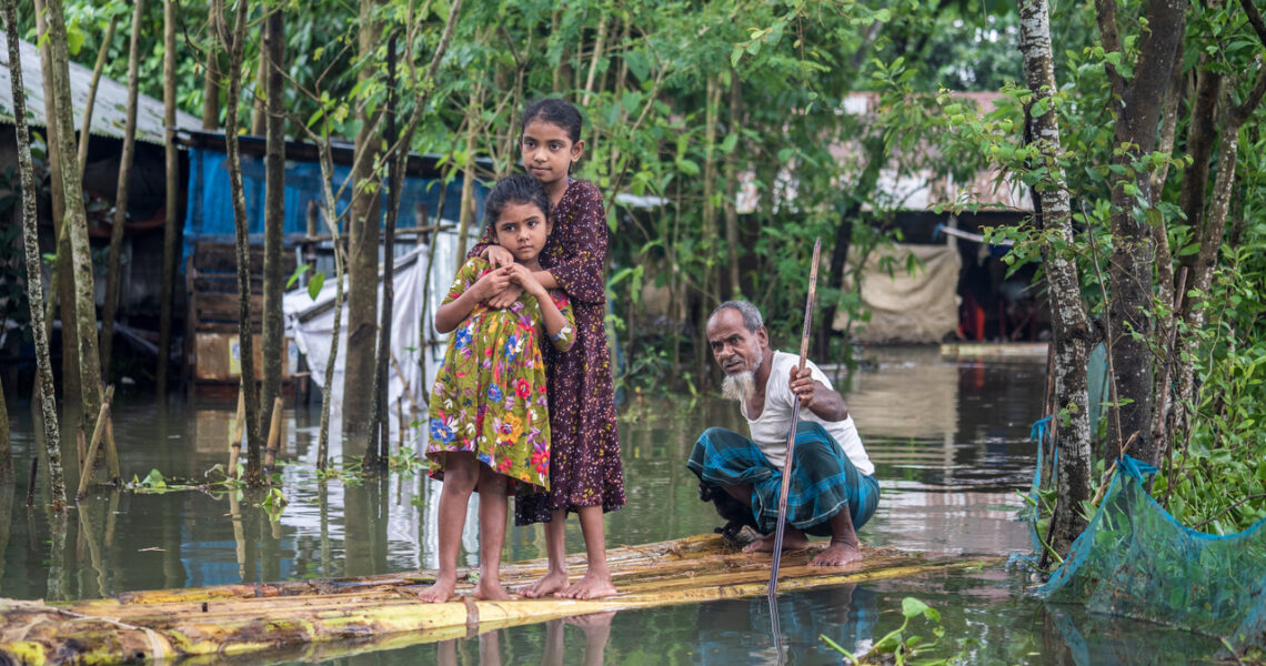 Bangladesh- Las inundaciones en Bangladesh dejan a 3,5 millones de niños sin agua limpia (El Ágora)