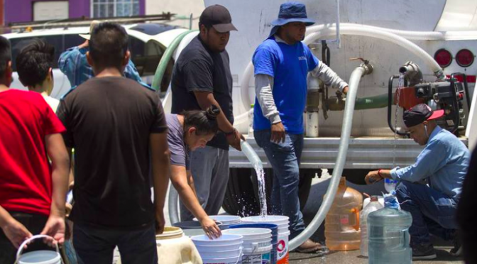 Monterrey- Familia en Monterrey, la primera en ampararse para que les garanticen el suministro de agua (El Sol de México)